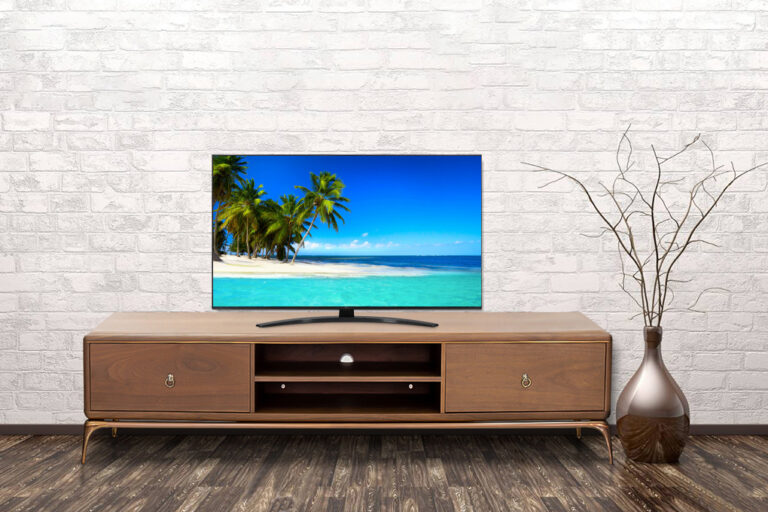 Empty interior of room with vase over brick wall background 3d rendering